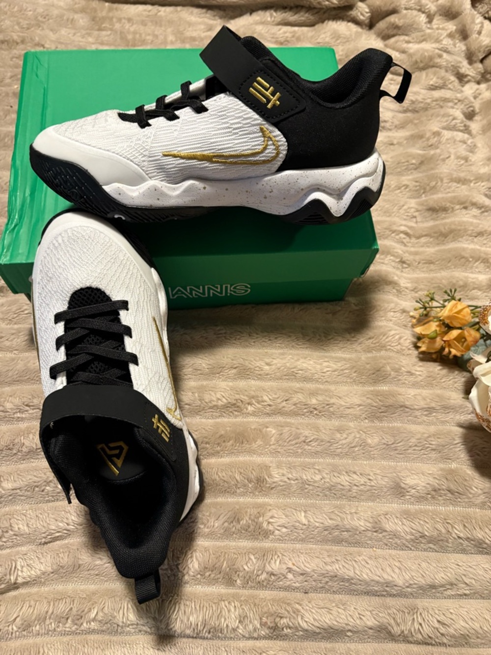 Nike Kids White Black Gold Sneakers AT-3/121